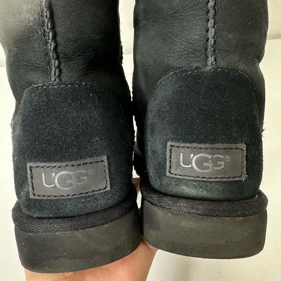 UGG Women’s Classic Short II Size 8 - Picture 6 of 12
